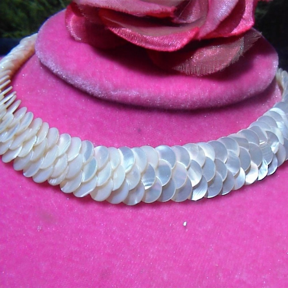 Vintage MOTHER OF PEARL Shell NECKLACE ~ Classic MOP 1950's FULL OF LUSTER